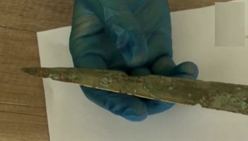Spadă veche de 3.000 de ani, descoperită într-o balastieră din Buzău