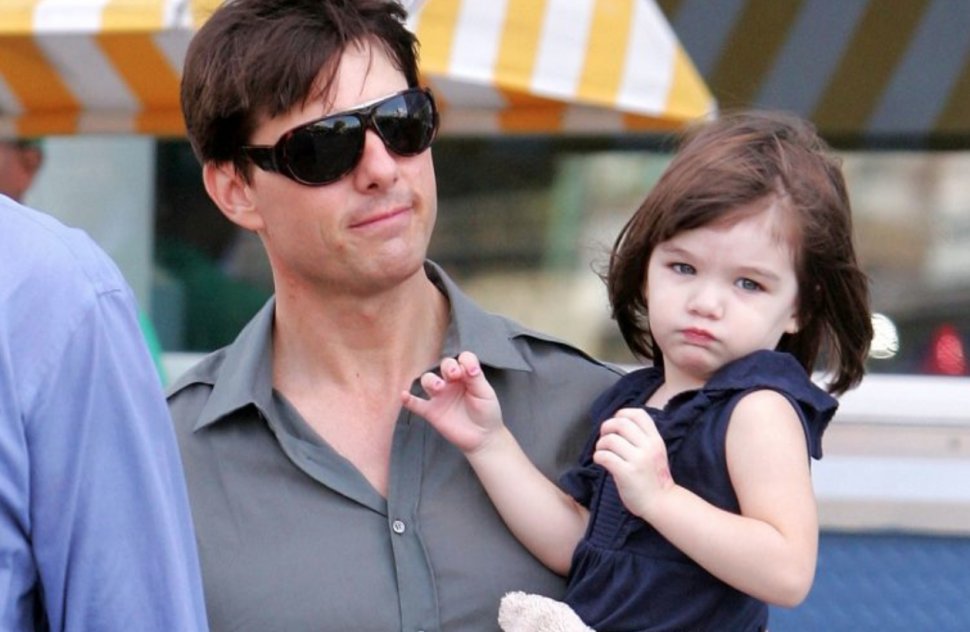 Ce mare s-a făcut fiica lui Tom Cruise! E aproape adolescentă! Cum arata si cu cine seamana?! 