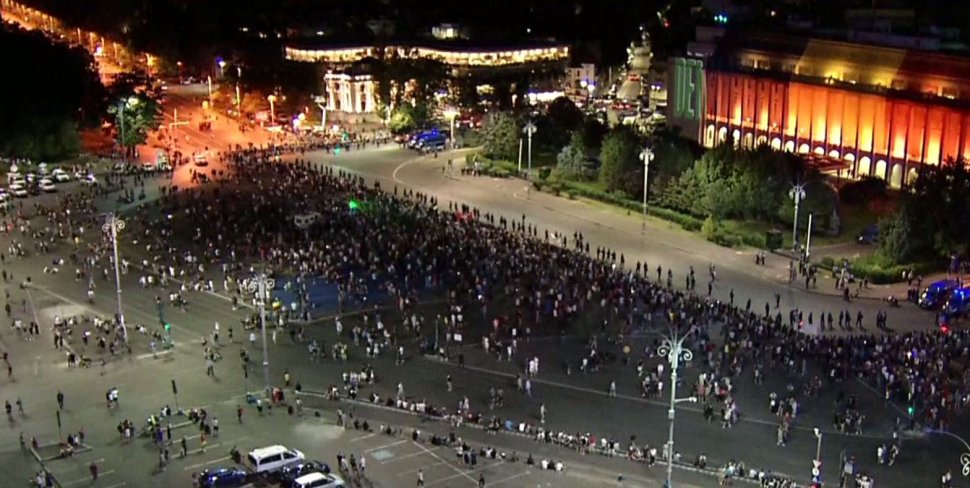 PROTEST DIASPORA. Mitingul din Piața Victoriei s-a încheiat. Zeci de mii de oameni au cerut demisia Guvernului pentru a doua zi consecutiv