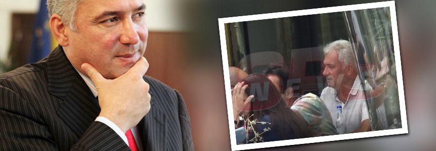 Adriean Videanu le dă clasă puştilor de bani gata! Cu ce se plimbă politicianul prin oraş 