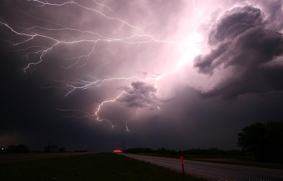 Alertă meteo! Cod portocaliu de furtună în mai multe zone din țară