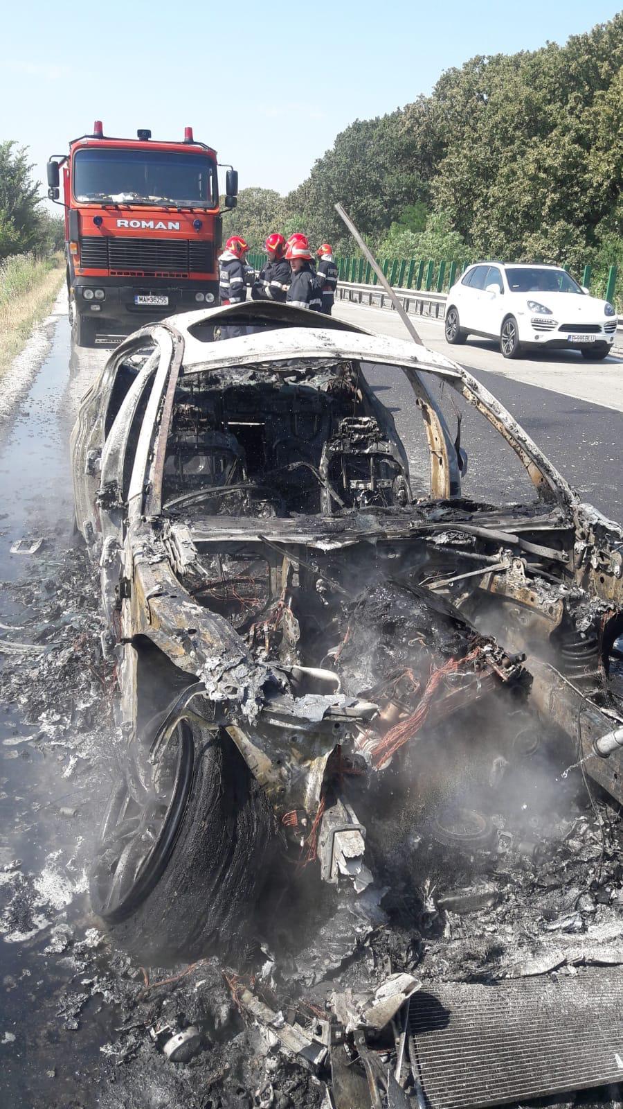 Autostrada Soarelui a fost blocată, după ce o mașină a luat foc - FOTO 545456