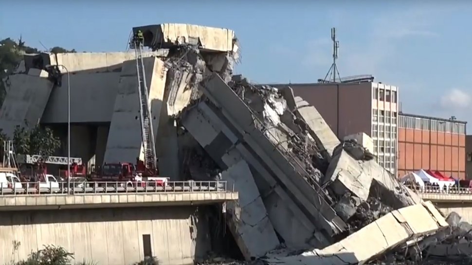 Încă 10-20 de persoane dispărute după prăbușirea podului la Genova