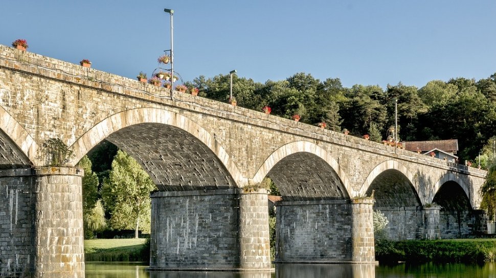 Atenție la rutele pe care le alegeţi atunci când mergeţi în Franţa! Aproximativ 840 de poduri riscă să se prăbuşească
