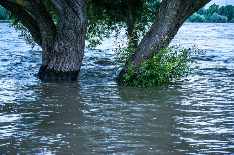 Hidrologii avertizează! Cod galben de inundații pe râuri din mai multe județe