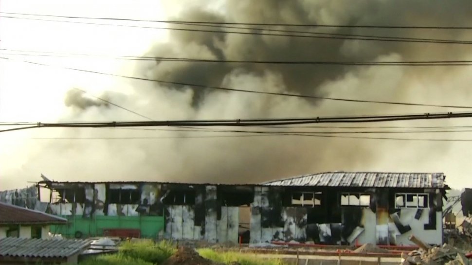 Incendiu puternic la o fabrică din judeţul Ialomiţa - VIDEO