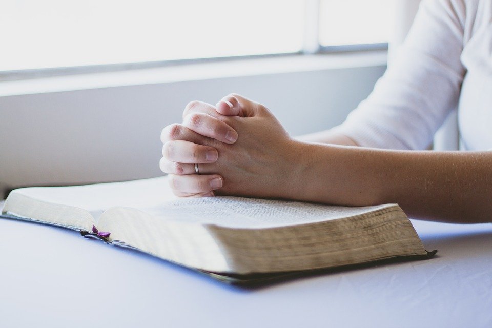 Pericolul rugăciunilor interzise din Psaltire. De ce nu e bine să le citești