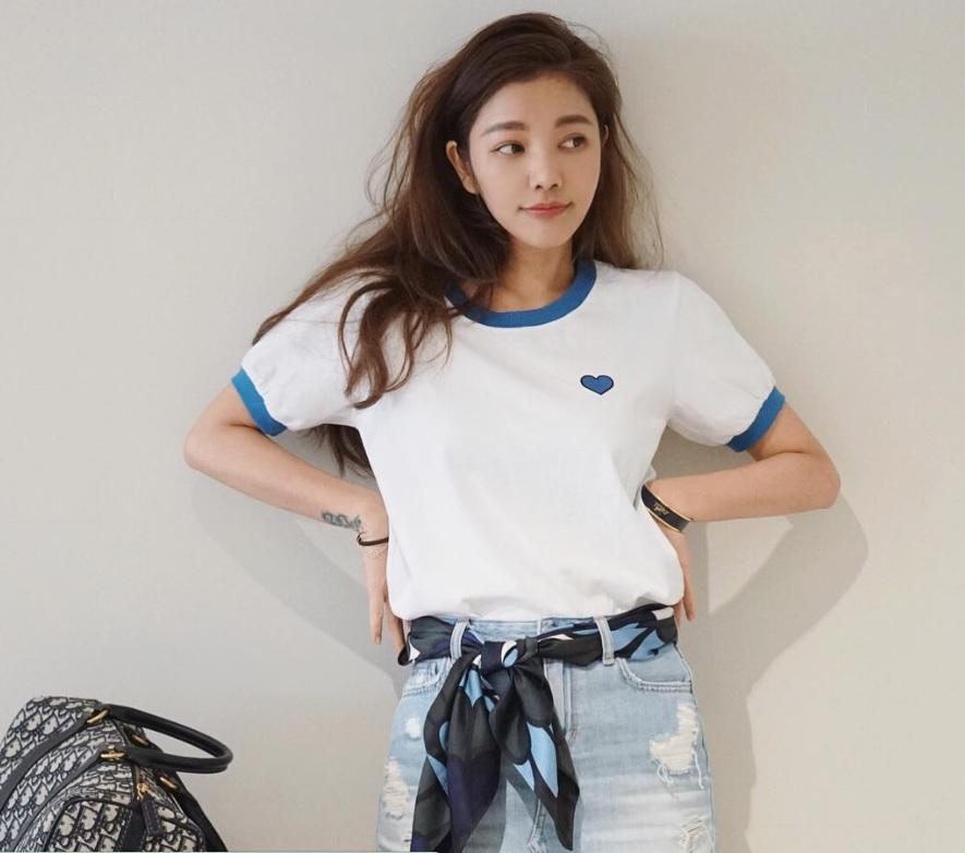 Are 43 de ani, dar arată de 20. Ce rutină de îngrijire a pielii are femeia 547211