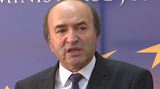 Ministrul Justiției, Tudorel Toader, îi răspunde lui Augustin Lazăr: Evaluarea procurorului general nu e o formă de presiune