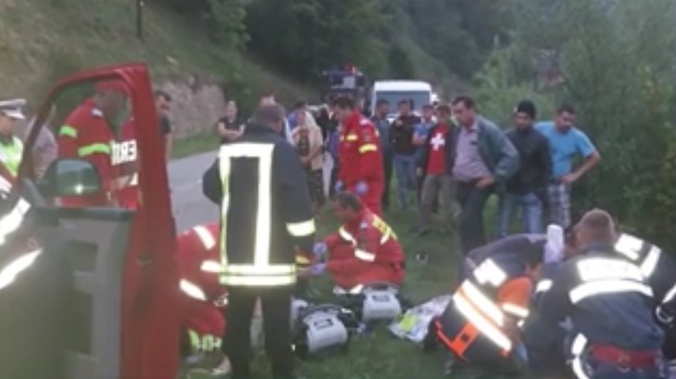 Accident deosebit de grav în Bistrița-Năsăud. O femeie a murit, unul dintre fiii săi este în stare gravă - VIDEO