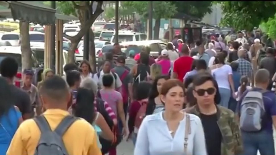 Problemele se ţin lanţ în Venezuela. După cutremurul puternic de marţi, capitala a rămas acum în beznă