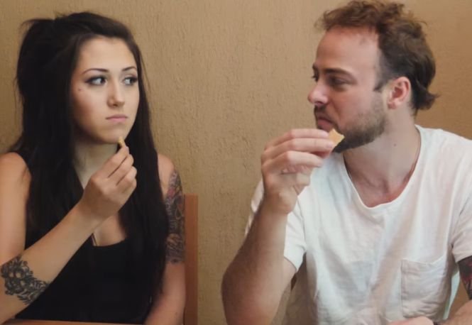 Cum reacționează americanii când mănâncă dulciuri din România - VIDEO