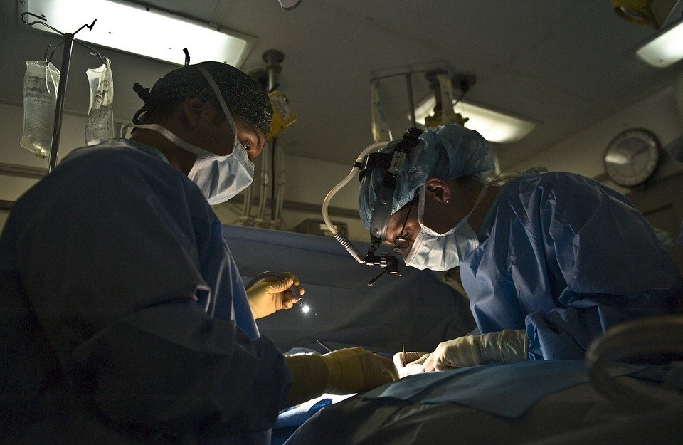 Operație în premieră la Sibiu. Medicii i-au salvat viața unui om cu o boală gravă a inimii