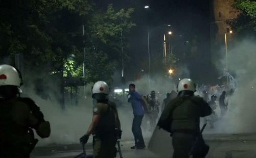 Intervenția jandarmilor la protestele din Grecia 