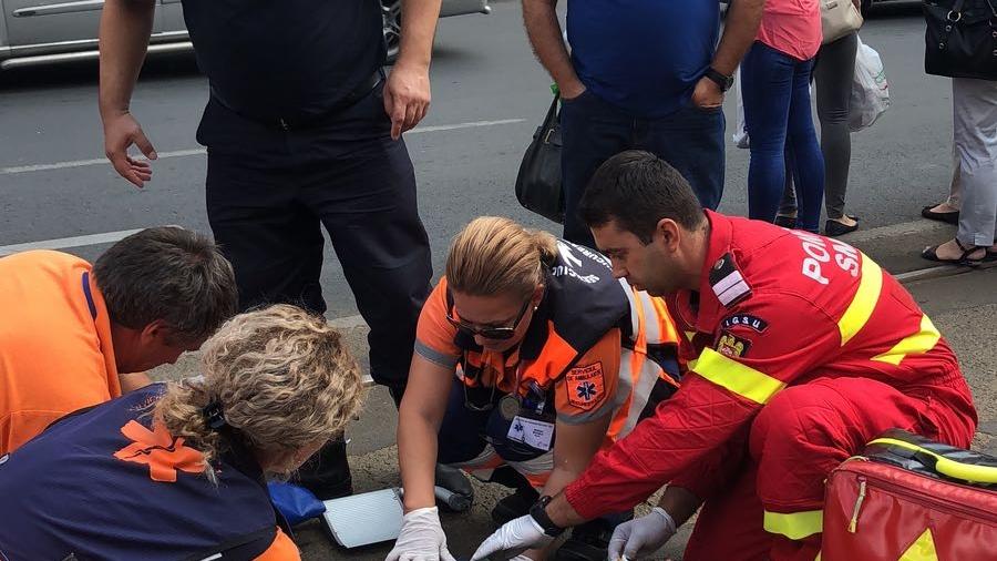 Accident grav în București! Un motociclist a fost rănit, după ce a fost spulberat de o mașină 549791