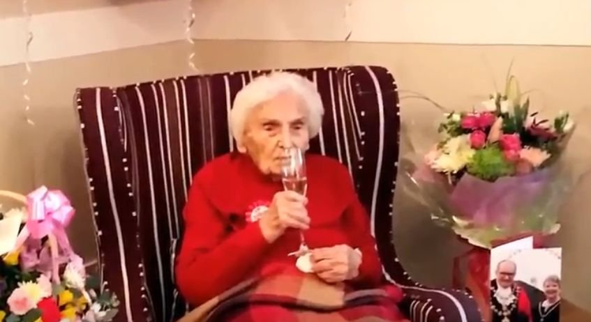 Secretul unei vieți lungi și fericite dezvăluit chiar de o femeie de 105 ani - Te-ai fi gândit?
