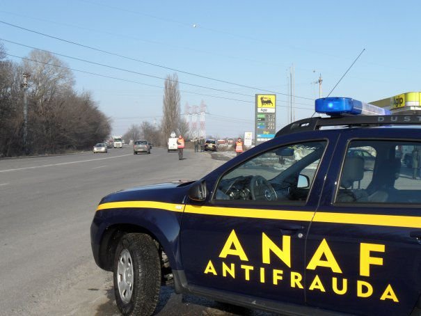 Lovitură pentru şoferi: Inspectorii ANAF fac filtre în trafic. Mii de maşini, verificate