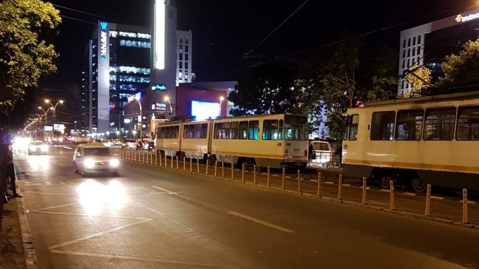 Tramvaie blocate în București, după ce un fir de înaltă tensiune s-a rupt