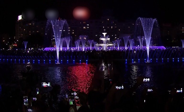 Fântânile din centrul Bucureștiului au fost inaugurate. Show spectaculos de apă, muzică și lumini