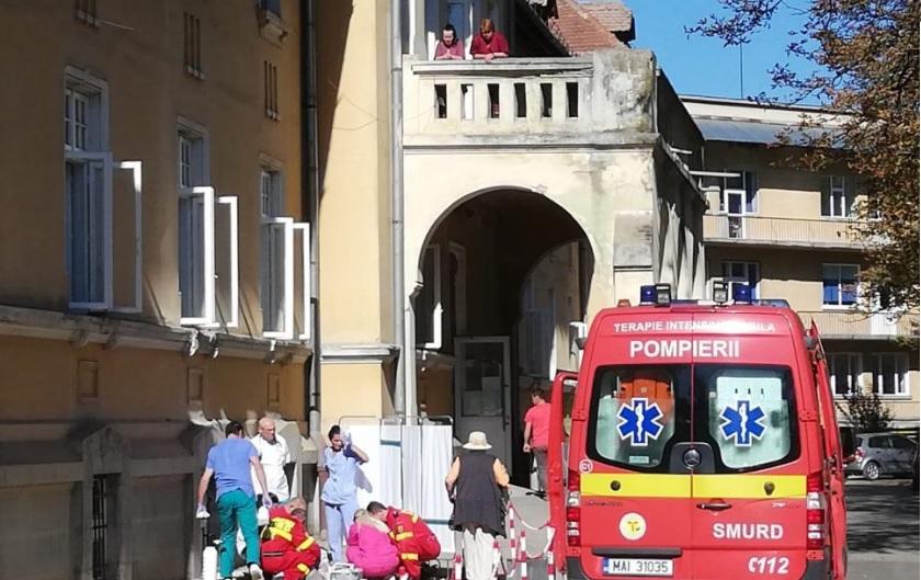 Scene șocante la un spital din Brașov! Un bărbat s-a aruncat în cap de la etaj