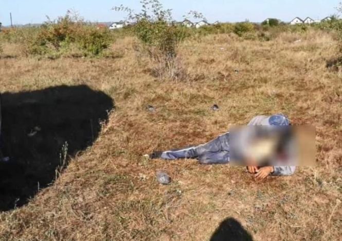 Un bărbat a fost atacat de un taur fioros pe un câmp din Dâmboviţa. Victima a ajuns la spital