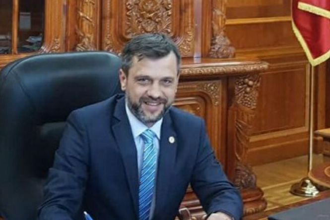 Un deputat român recunoaşte că a făcut închisoare şi îşi anunţă demisia. De ce s-a aflat abia acum