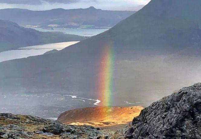 Ce se află, de fapt, la capătul curcubeului! Imagine rară cu fenomenul straniu  552474