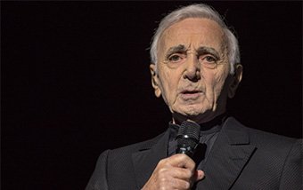 Charles Aznavour a murit. Celebrul cântăreț francez avea 94 de ani