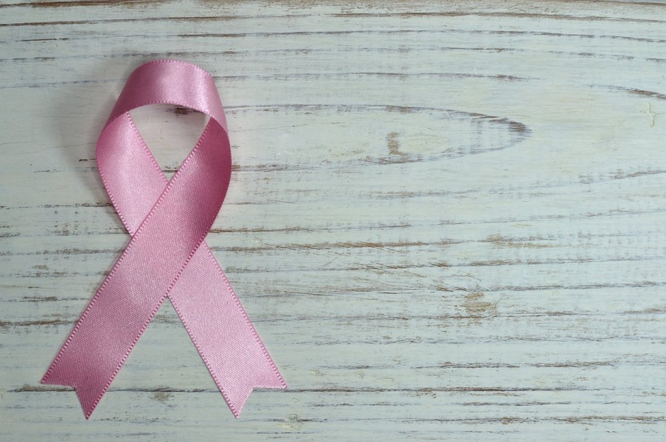 Fundația Renașterea sărbătorește  - 18 ANI DE LUMINĂ ROZ -  ca gest simbolic al luptei împotriva cancerului de sân