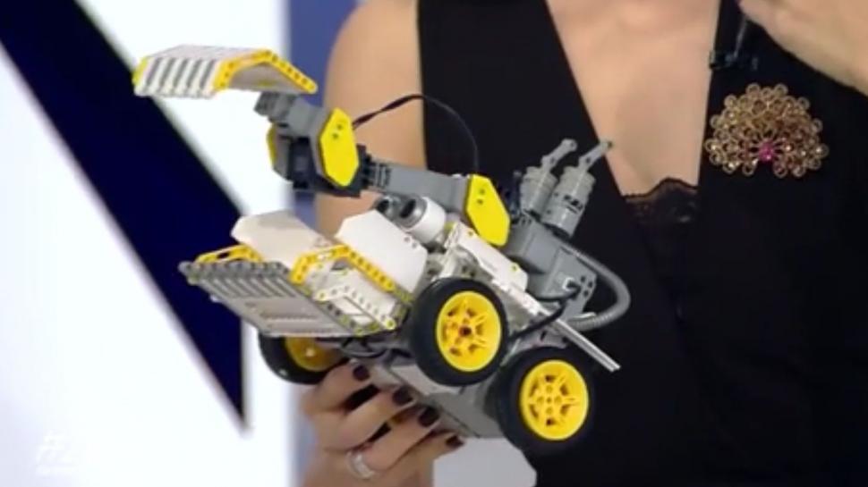 Provocarea 24 IT: Cum construieşti un robot