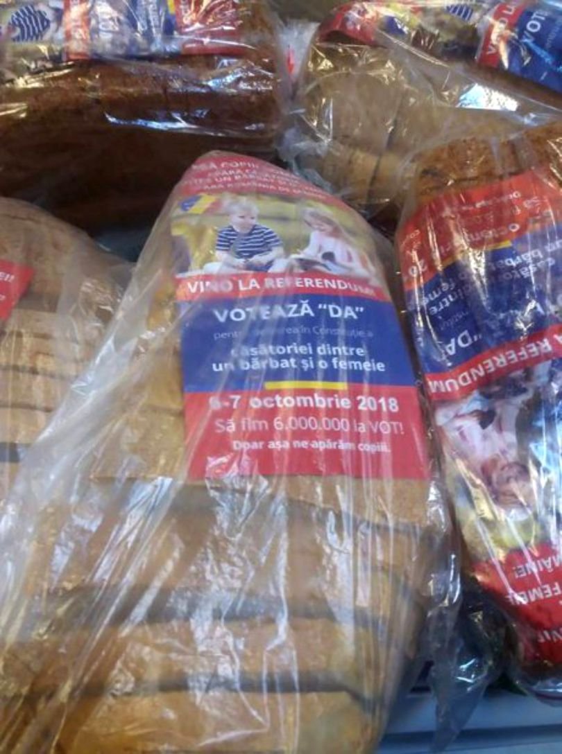 REFERENDUM FAMILIE 2018. Pâine cu pliante pro referendum la vânzare 