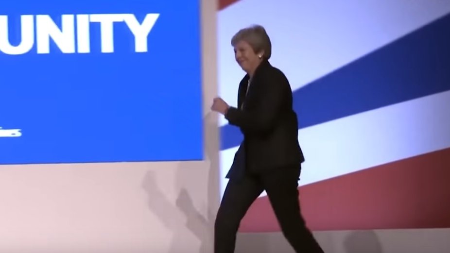 Imagini inedite cu Theresa May! Premierul britanic și-a apărat planul privind Brexit, după ce a dansat pe scenă - VIDEO
