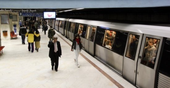 Angajaţii de la metrou ameninţă cu grevă
