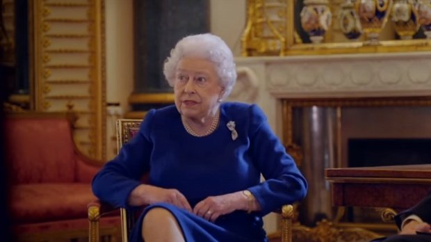 Regina Marii Britanii se mută din Palatul Buckingham