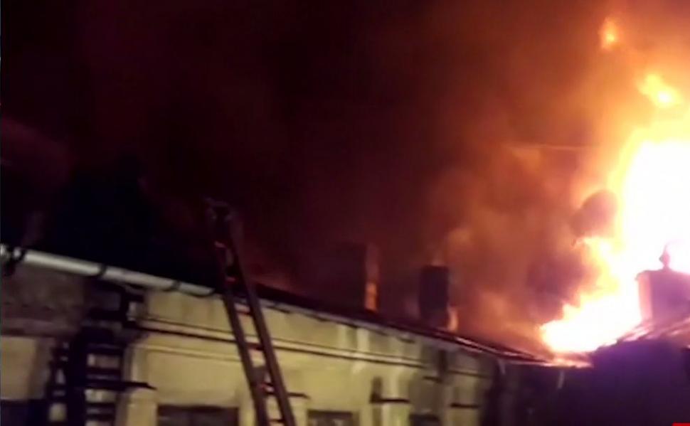 Incendiul puternic din centrul vechi al Capitalei a fost stins