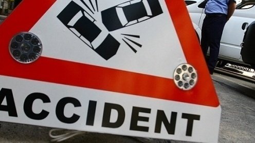 Opt persoane au fost rănite într-un accident rutier pe DN1