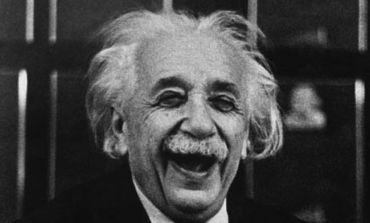 Problema lui Einstein care îţi demonstrează că nu ştii să numeri până la 5. Puţini oameni au reuşit să o rezolve