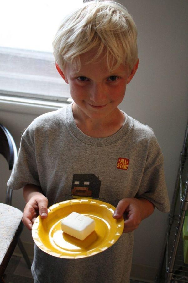 A băgat un săpun în cuptorul cu microunde. E incredibil ce s-a întâmplat după câteva secunde - FOTO 554770