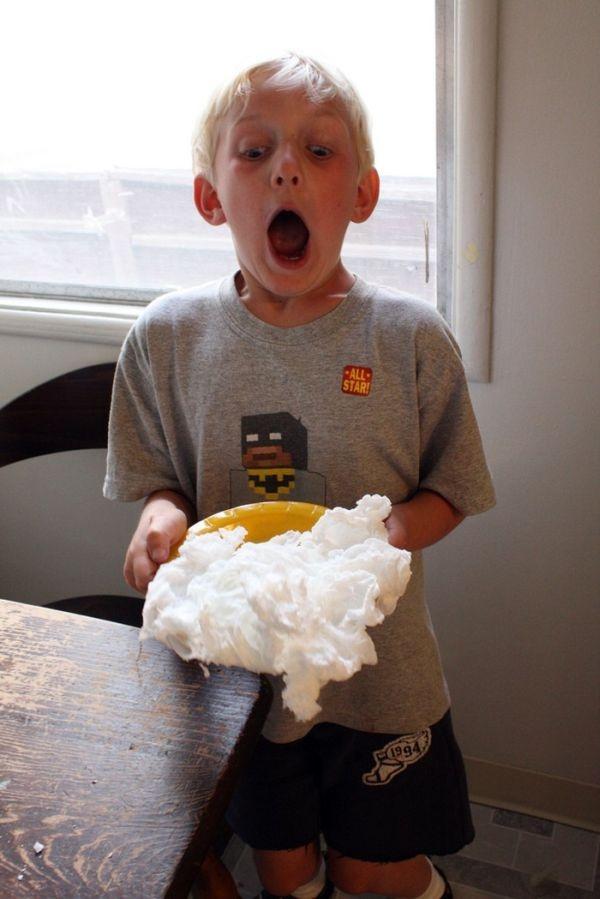 A băgat un săpun în cuptorul cu microunde. E incredibil ce s-a întâmplat după câteva secunde - FOTO 554772