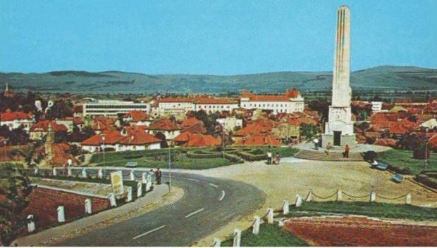 Ce oraş din România credeţi că apare în aceste imagini? Cum s-a schimbat în 40 de ani viaţa acestor oameni - FOTO 554959