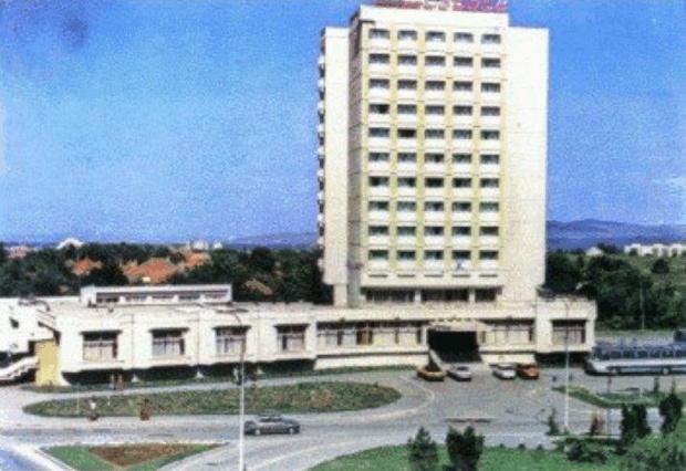 Ce oraş din România credeţi că apare în aceste imagini? Cum s-a schimbat în 40 de ani viaţa acestor oameni - FOTO 554960