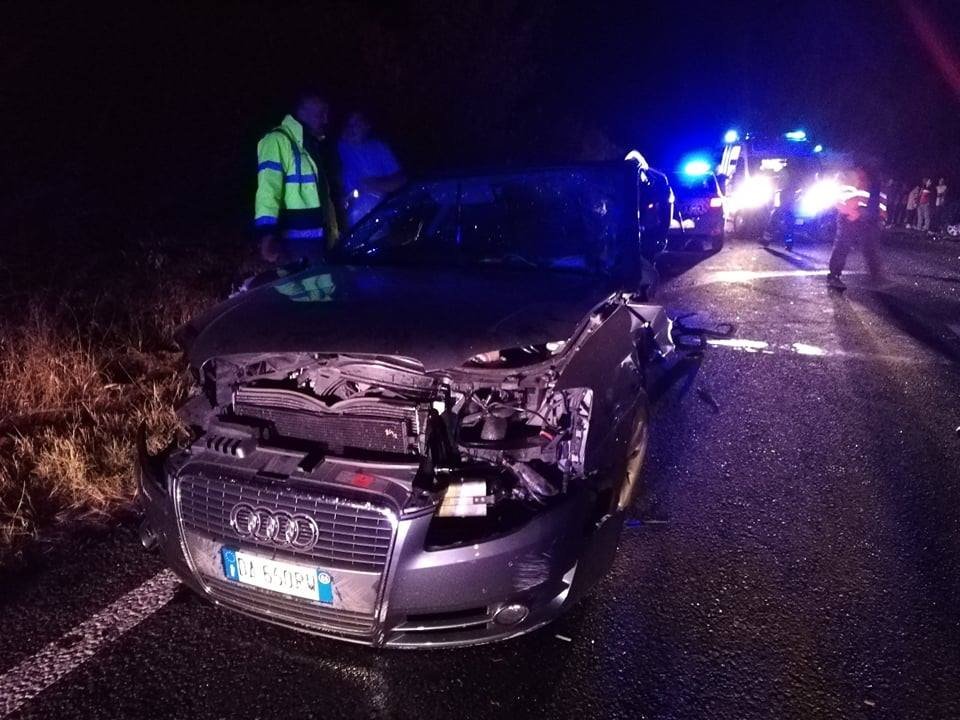 Tragedie rutieră provocată de un live pe Facebook la o viteză nebunească pe șoseaua spre Serbia. Un șofer a murit după ce a zburat prin parbriz, iar o fetiță a fost ucisă și ea