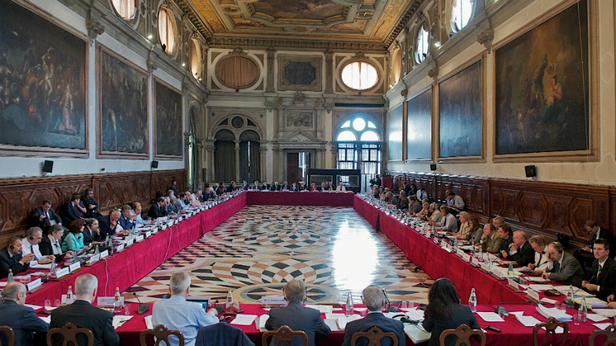 Comisia de la Veneţia, opinii privind România pe ordinea de zi