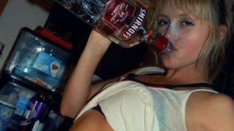 Era o fată cuminte. Era! Uite cum arată la un an după ce a intrat la facultate. Nici părinții nu au mai recunoscut-o! - FOTO 555611