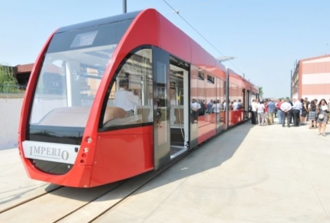 Cel mai modern şi economic tramvai din lume este produs în România. Ce dotări are