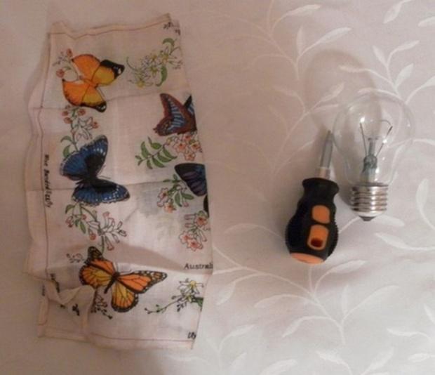 Ce se întâmplă atunci când bagi un bec în gură? Să NU încercaţi aşa ceva acasă! 556074