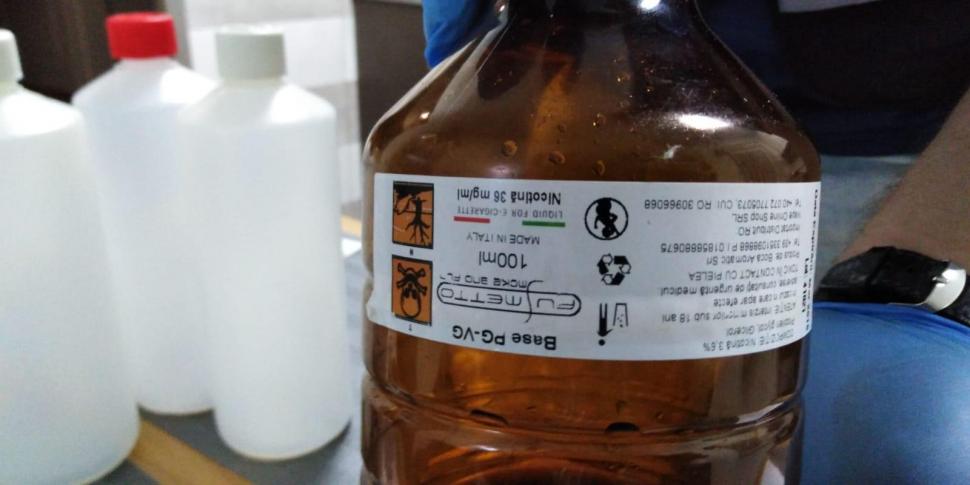 Percheziţii în Bucureşti şi în patru judeţe, la traficanţi de substanţe şi produse toxice 555922