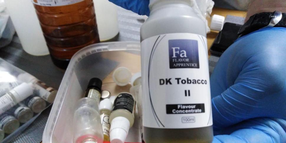 Percheziţii în Bucureşti şi în patru judeţe, la traficanţi de substanţe şi produse toxice 555923