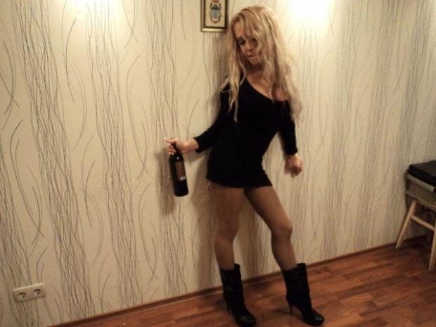 De la spate-i "zână", din faţă e "mumă". Vezi combinaţia horror ce a transformat-o în piţipoancă 556670