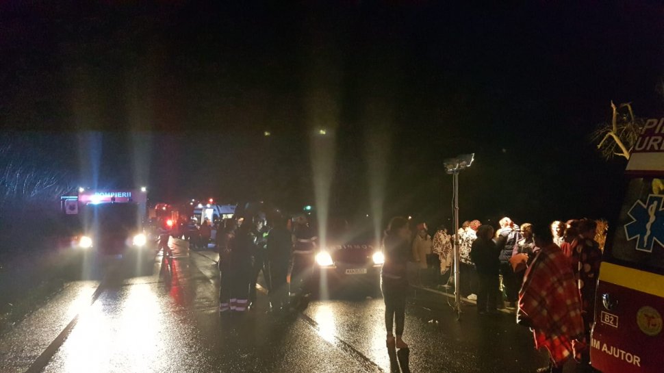 Tragedie în Județul Hunedoara. Un autocar cu pasageri s-a răsturnat. Sunt 33 de victime